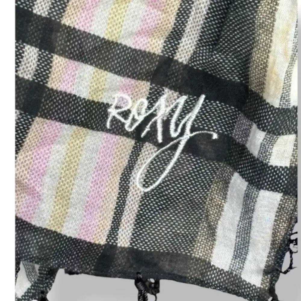 Roxy Neutral Plaid Lightweight Scarf Black Gray Cream Fringe Classic Accessory